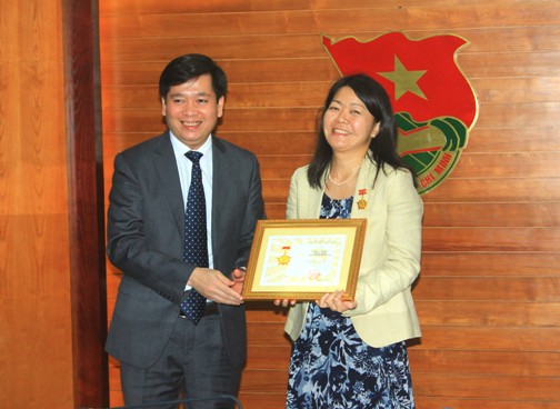 Вручен знак отличия «Ради молодого поколения» замглавы представительства Фонда ООН